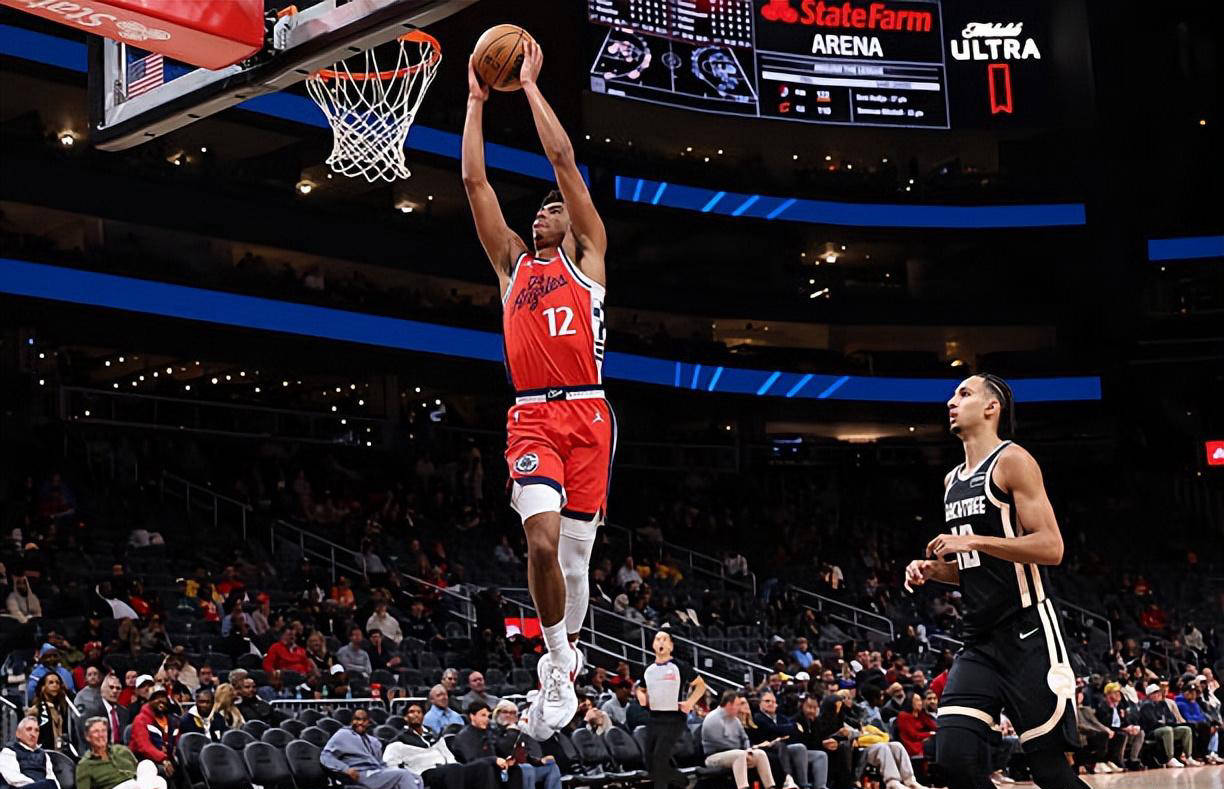 包含詹姆斯新星战术调整表现惊艳，快船未来可期！的词条