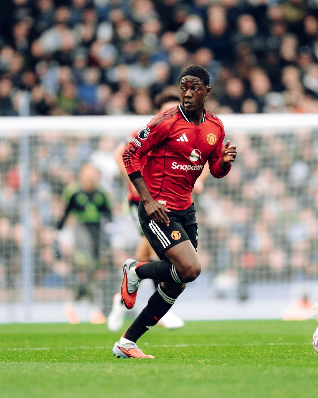 开云电竞-西亚卡姆在曼联比赛中挺进下一轮，战术调整引发热议！的简单介绍